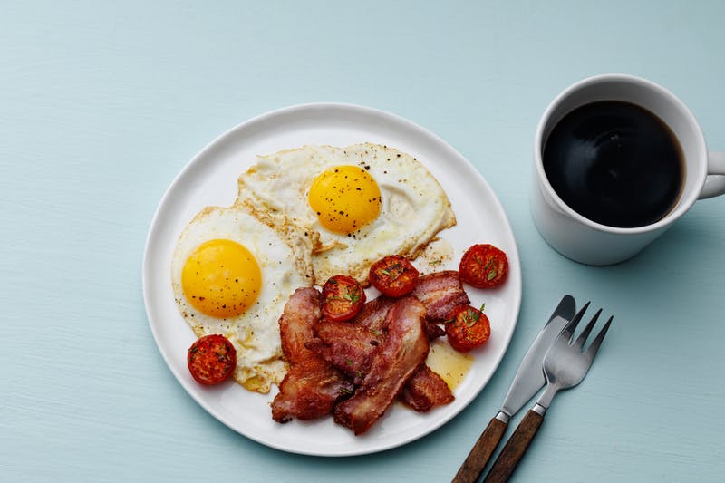 Lazy keto lazy meals Breakfast: Bacon and Eggs 