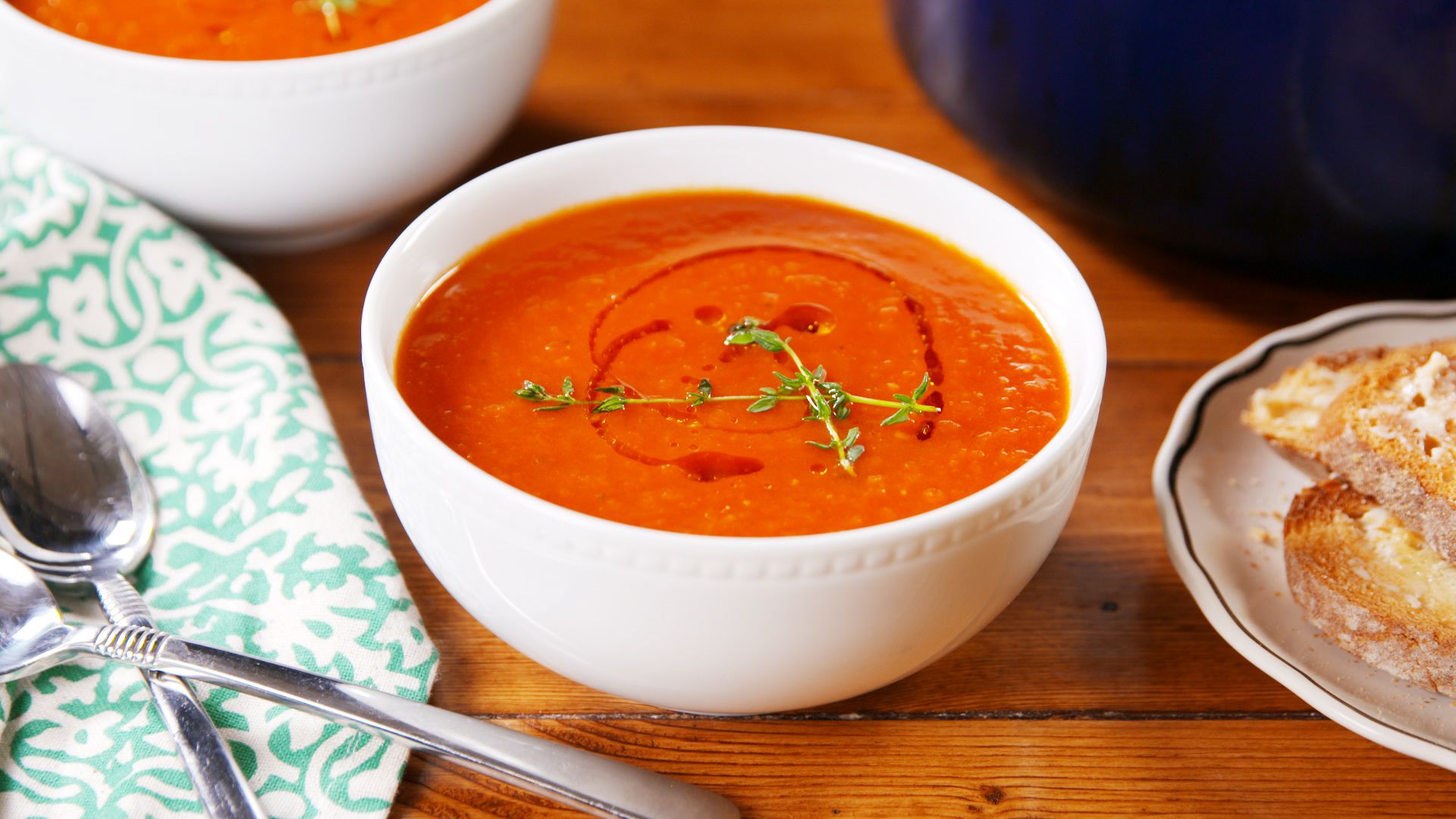 What Goes Good With Tomato Soup: The Tasty Recommendations